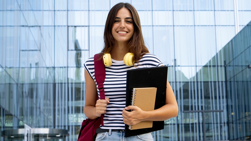 Kann man im Fernstudium als Werkstudent arbeiten?