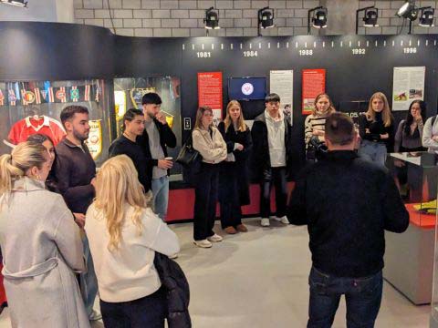 Markenidentität & Fanspirit: ISM-Exkursion zu Eintracht Frankfurt