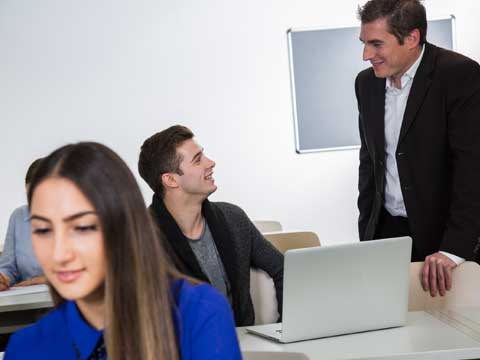 Für Studierende der ISM soll das Studium im Wintersemester am Campus weitergehen.