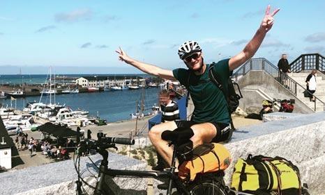 Jasper Hawkridge mit dem Fahrrad zum Auslandssemester nach Norwegen