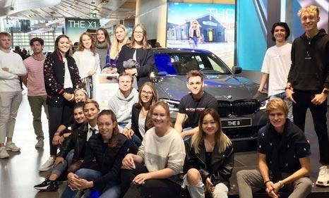 Exkursion bei BMW Gruppenbild Studierende der ISM