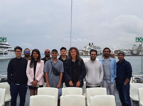 Die MBA-Gruppe am Hafen von Barcelona