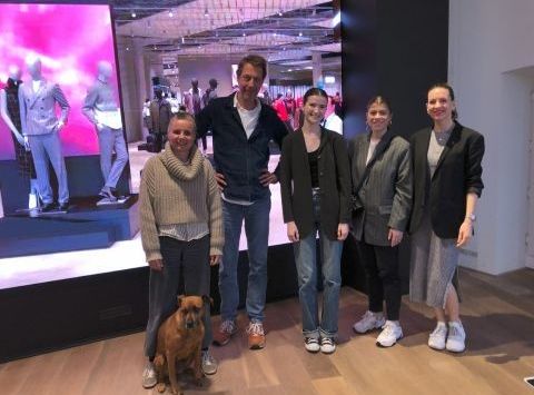 ISM-Kurs gewinnt praktischen Einblick in moderne Retail-Konzepte mit Magic Mirrors bei The Store Designers