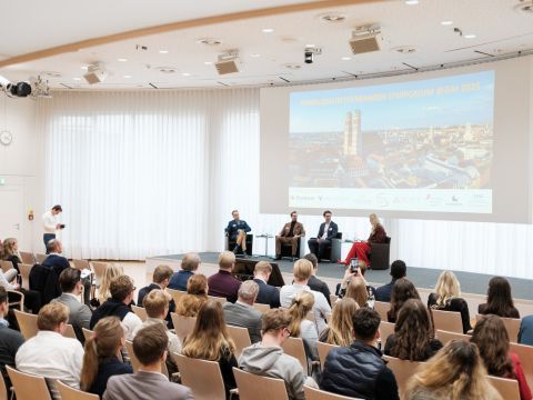 Rund 80 Teilnehmer kamen beim diesjährigen Familienunternehmen Symposium der ISM im Haus der Bayrischen Wirtschaft zusammen. Foto Credits: Anton Richter