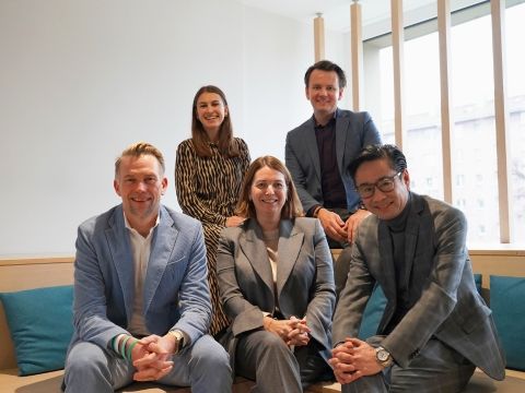 Daniel Müller, Co-CEO Motel One, Kerstin Winkelmann, Kerstin Winkelmann Passionate HR & People Leader at Motel One / Coach & Mentor  / Board Member, Daisuke Motoki, Vice President Corporate Relations, ISM, Ronja Massinger,  Manager People & Culture und Florian Droste,  Head of Sales B2B, ISM. Foto: Motel One