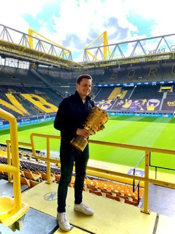 Karriere im Sportmarketing: ISM-Alumnus Marius Happe über seinen Job als Head Of Marketing beim BVB