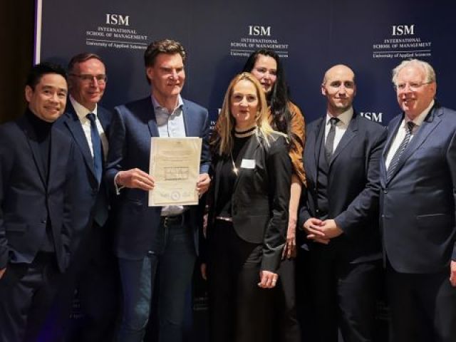 ISM München feiert 15. Jubiläum - Dr. Carsten Maschmeyer erhielt eine Honorarprofessur