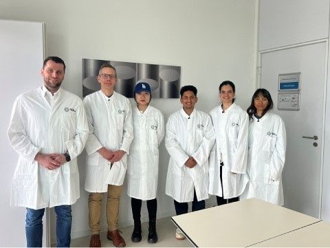 Von Aspirin bis Fisherman’s Friend: Hamburger Studenten starten Feldprojekt mit Weltmarktführer für Tablettenpressen